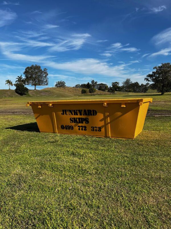 4m³ (4 cubic metre skip bin) size skip bin on grassy hill